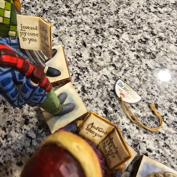 Jim Shore Heartwood Creek Carolers - Picture 16 of 16